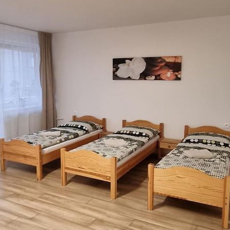 Ubytovanie Funstar Topoľčany Exterior foto