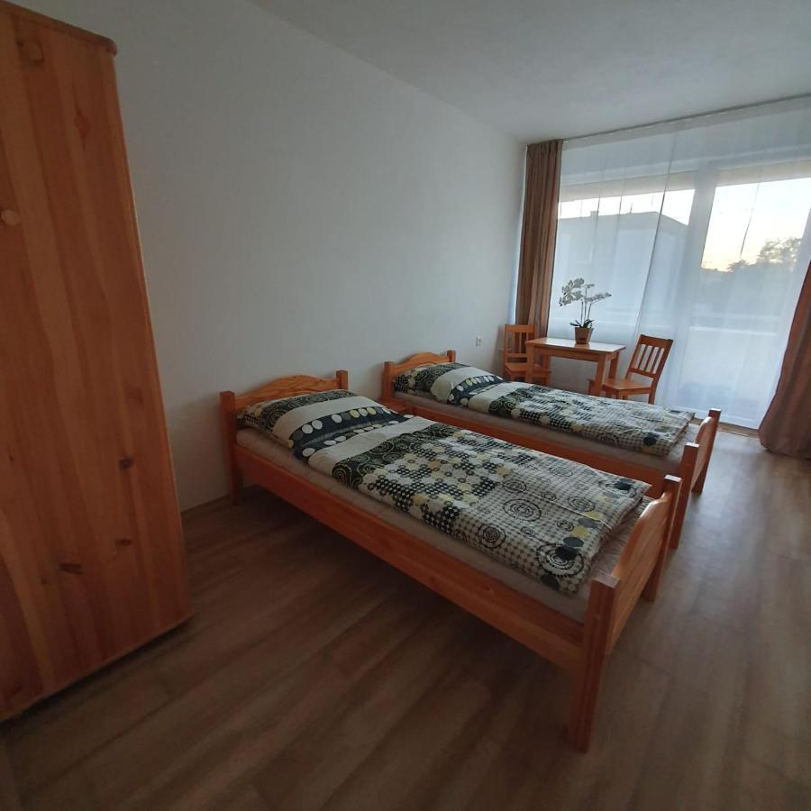 Ubytovanie Funstar Topoľčany Exterior foto
