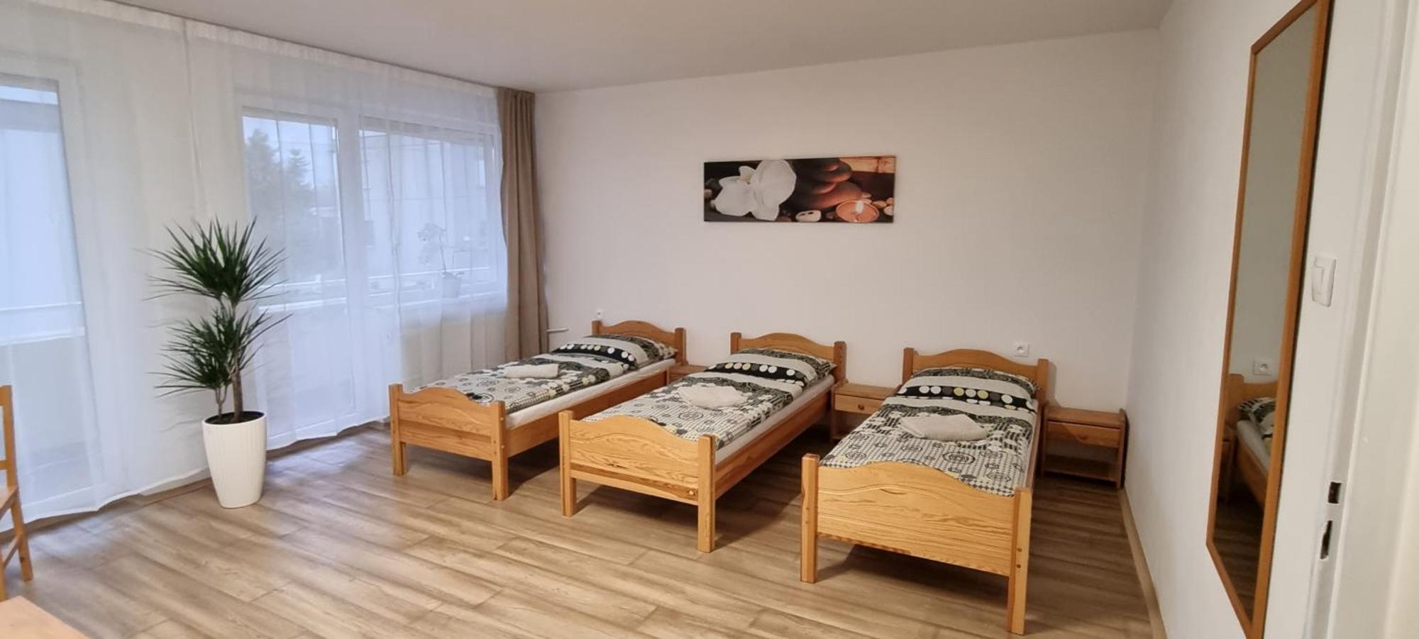 Ubytovanie Funstar Topoľčany Exterior foto
